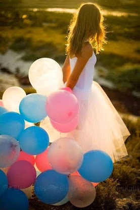 balloons girl