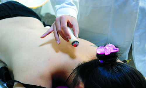 moxibustion client