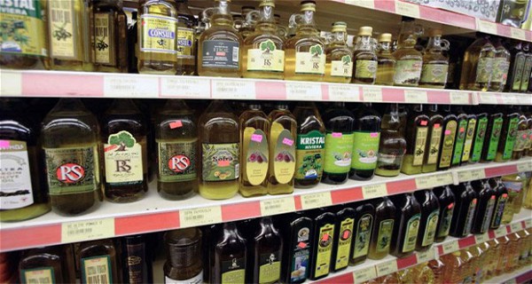 fake-olive-oil-is-literally-everywhere-how-to-know-whether-it-is-fake-or-original-olive-oil-600x320