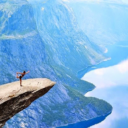 Yoga_cliff