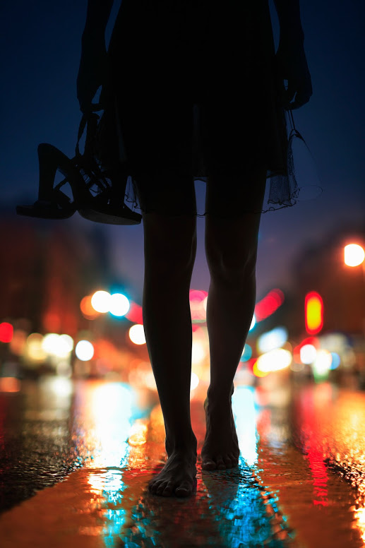 walking-the-line-night city