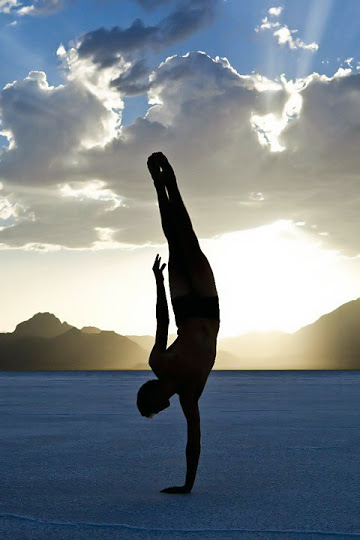 one-handstand