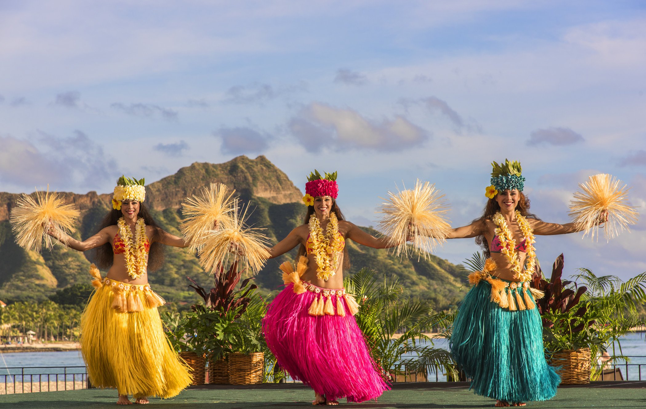 lux376ls-162138-royal_hawaiian_luau