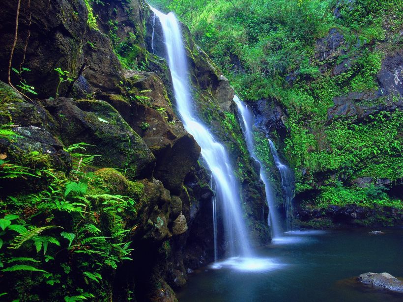 maui-island-beautiful-waterfall